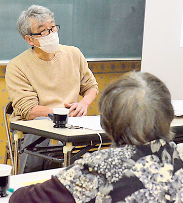 写真：室蘭文芸協会副会長・井村さんが講師を務めた港の文学館の土曜講座
