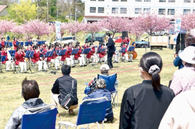 写真：迫力ある演奏を披露する大谷室蘭高校吹奏楽部