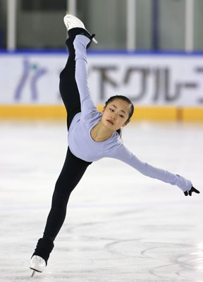 写真：調整するフィギュアスケート女子の島田麻央