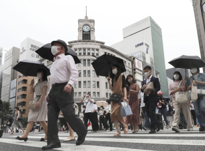 写真：東京・銀座を行き交う人たち＝３日午後１時１９分