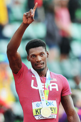 写真：世界陸上男子１００メートルで優勝したフレッド・カーリー＝７月、ユージン（共同）
