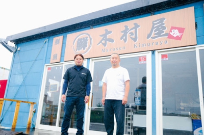 写真：７日にホタテの詰め放題を行う「まるせん木村屋」の木村代表（左）と、登別店をオープンさせるウエストテイルの西尾社長