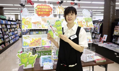 写真：絵本「カッパのあさごはん」を出版し、作家デビューした書店員の小山つづきさん＝１日、愛知県豊明市
