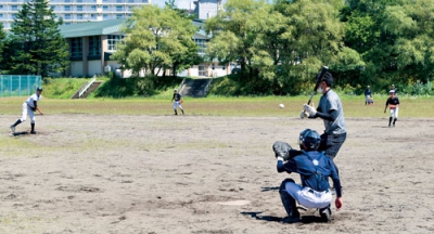 写真：週１回行う本室蘭、港北、室蘭西の３中学校野球部の合同練習