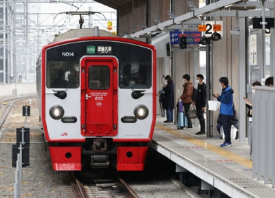 写真：熊本駅に入線するＪＲ豊肥線の車両＝２９日午前、熊本市