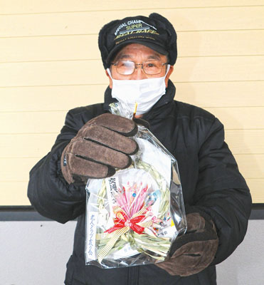 写真：交通安全の願いを込めて作られたしめ縄