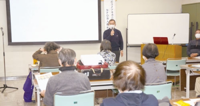 写真：有珠湾に住むコメツキガニの希少性に理解を深めた公開学習会