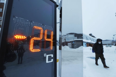 写真：氷点下２４度を表示する陸別町の温度計＝２５日午前６時５４分