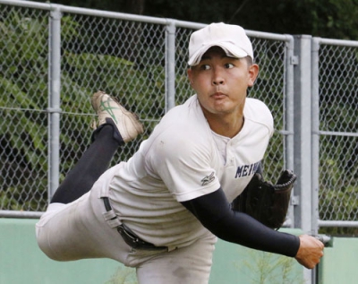 写真：投球練習する名大の本田＝２０２２年９月、名古屋市