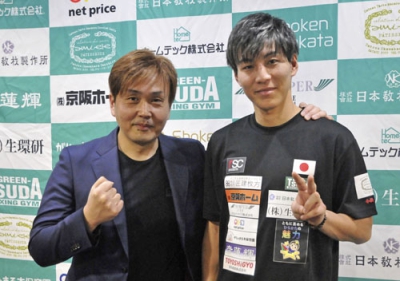 写真：ボクシングの日本タイトル戦に臨む下町俊貴（右）と所属ジムの本石昌也会長＝２月、大阪市