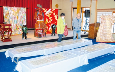 写真：大雄寺が保存する貴重な資料が並ぶ「春の歴史展」