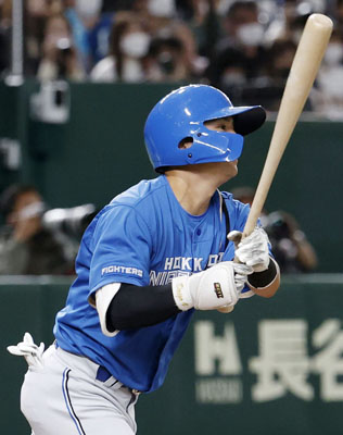 写真：７回、２ランを放つ日本ハム・上川畑＝東京ドーム