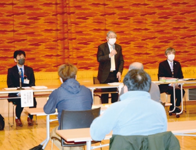 写真：町長選１陣営、町議選１０陣営が出席した立候補予定者説明会