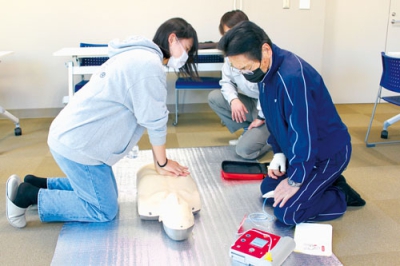 写真：心肺蘇生法やＡＥＤの使用法などを学んだ救急救命講習会