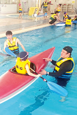 写真：カヌーの乗り方などを学んだ海レク体験（提供写真）