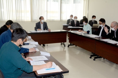 写真：修学旅行の在り方などが説明された大滝区地域協議会の第２回会議