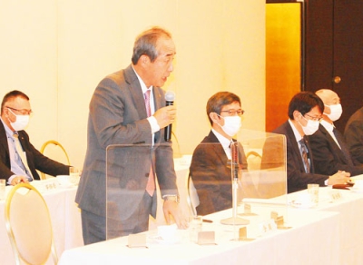 写真：「三つのシンカに基づき事業を進める」と話す中田会頭