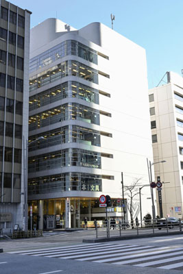 写真：八重洲ブックセンター本店の外観＝２月、東京都中央区