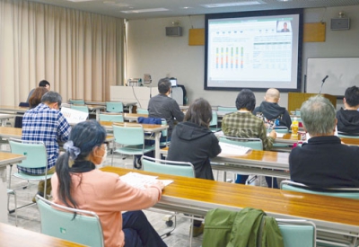 写真：カルチャーセンターで行われた堀井塾