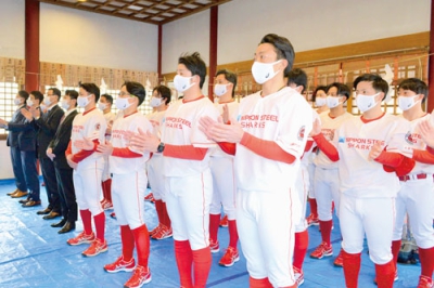 写真：必勝を誓った室蘭シャークスの選手たち