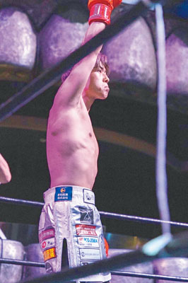 写真：プロ入り後、初めて勝利した西島選手