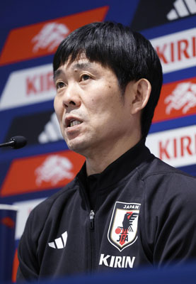 写真：コロンビア戦を前に記者会見する森保監督＝２７日、大阪・ヨドコウ桜スタジアム
