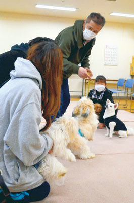 写真：愛犬家たちが交流を楽しんだドッグプレイルーム