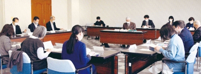 写真：室蘭市役所で開かれた第５回室蘭市町内会・自治会活性化推進会議