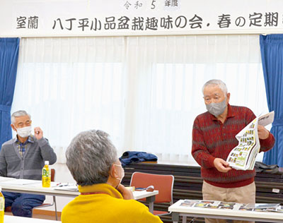 写真：展覧会開催など２３年度の活動計画を確認した定期総会