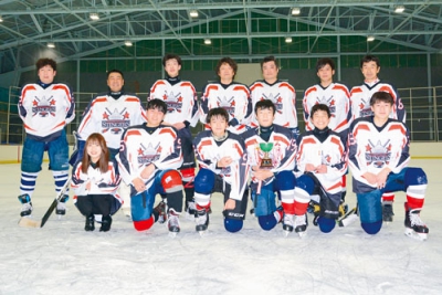 写真：今季２冠を達成したスティンガーズ