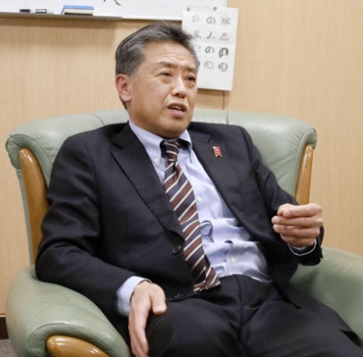 写真：ハンセン病問題について話す盈進中高の延和聡校長＝広島県福山市