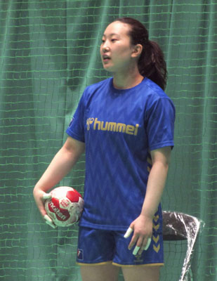 写真：合宿で調整するハンドボール女子日本代表の相沢菜月主将＝４月、大分市