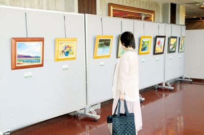 写真：会員の作品が並ぶ「春の小品展」