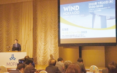 写真：「ＷＩＮＤ　ＨＯＫＫＡＩＤＯ」の開催をＰＲする上村理事長