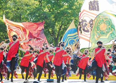 写真：渾身（こんしん）の演舞を披露した室蘭百花繚蘭（昨年）