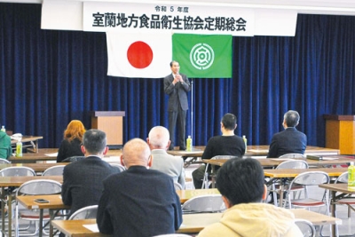写真：２３年度事業を決めた定期総会