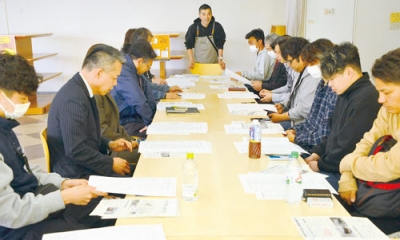 写真：今年の活動内容について情報を共有した参加団体の代表ら