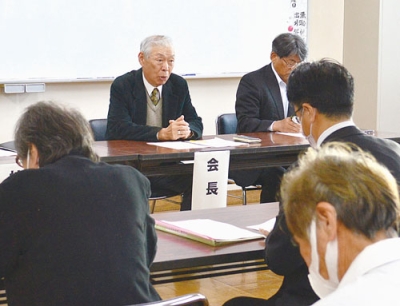 写真：会務方針を確認した白鳥会の幹事・理事会