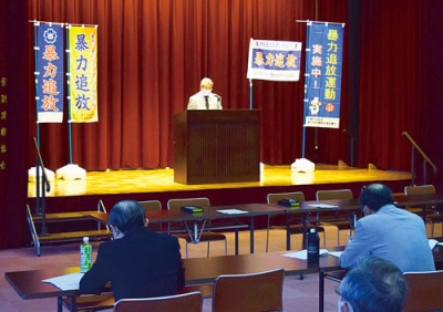 写真：大型店舗前での啓発など本年度の事業計画を承認した総会