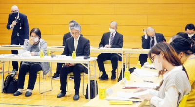 写真：校名や校歌について協議した検討部会