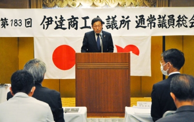 写真：議員総会であいさつする寿浅会頭