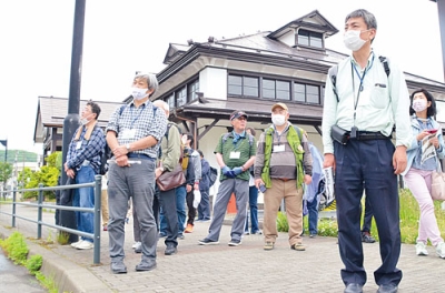 写真：蘭西地区を散策する参加者
