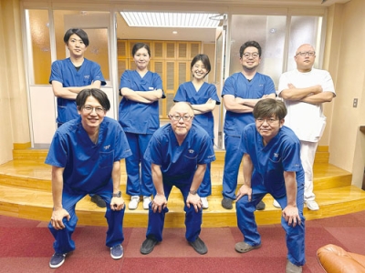 写真：４月に開設した歯科診療部を担当する医師ら