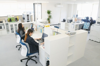 写真：自社ビル２階に移転したベルン本社内
