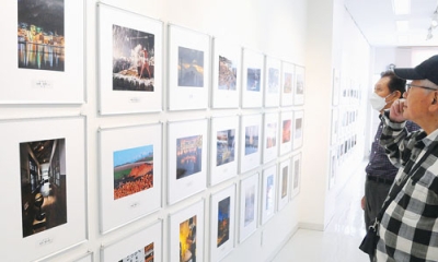 写真：力作ぞろいの２７０点を展示している室蘭巡回展
