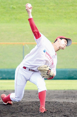 写真：【室蘭シャークス－札幌ホーネッツ】要所を抑える好投を見せたシャークス・遠藤＝札幌市円山球場