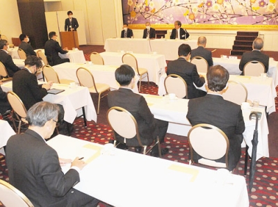 写真：顧問、幹事の選任や今後の活動方針などが示された議員会