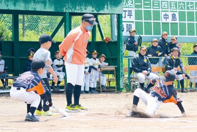 写真：元気に体を動かし勝利を目指す選手たち