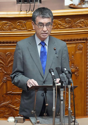 写真：参院本会議で答弁する河野デジタル相＝５日午前