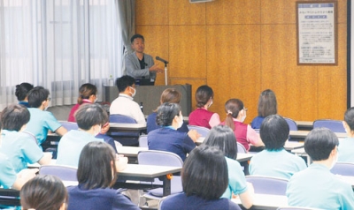 写真：周術期口腔ケアをテーマに行われた研修会